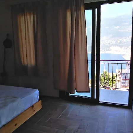 Crown Of Antiphellos Apartmán *